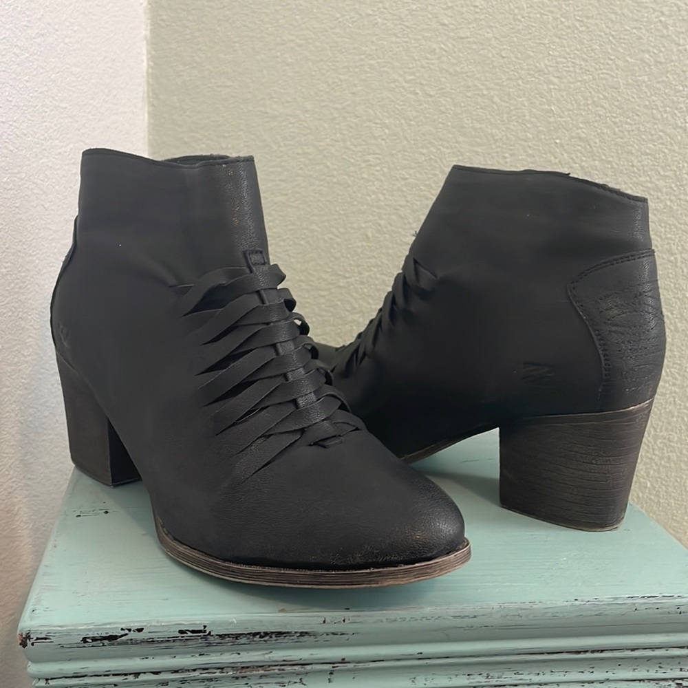 Billabong heeled booties